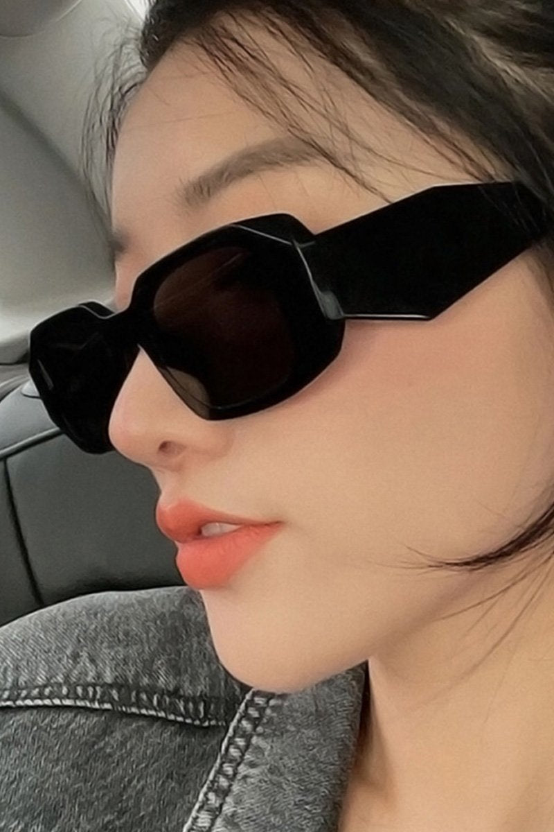 WIDE SQUARE FRAME FASHION SUNGLASSES